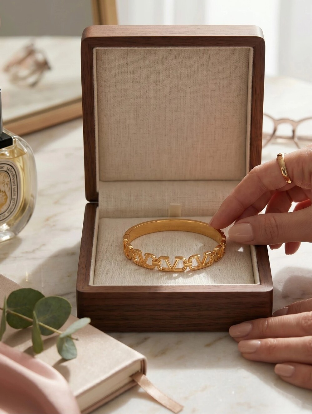 Gold VLogo Chain-Link Hinged Bangle Bracelet